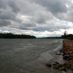 Schwere Wolken über dem Rhein